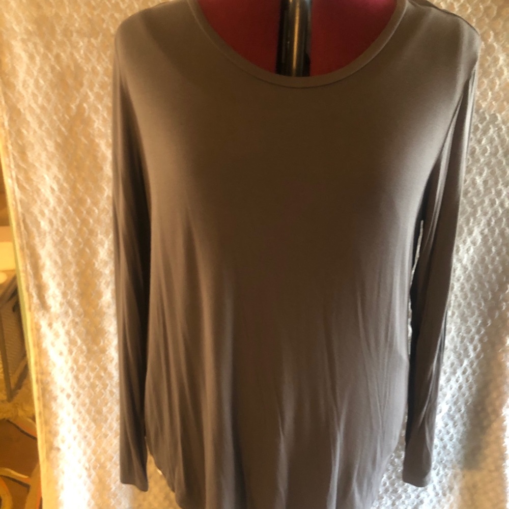 Old Navy long sleeved T-shirt (item#17)